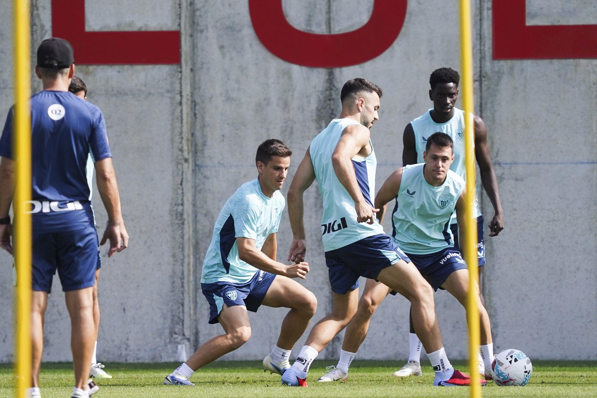 En imágenes: el Athletic entrena con Paredes y sin Adu Ares