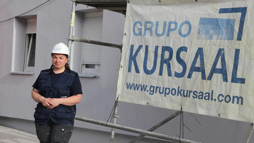 Rompiendo el techo de hormigón: La historia de Yanina y el avance de la mujer en la construcción