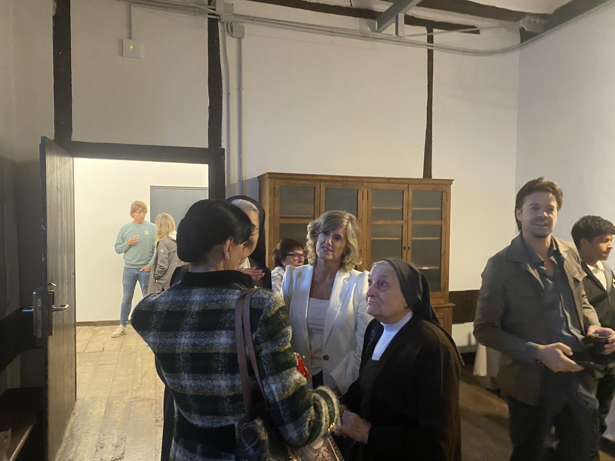 Imágenes de la inauguración de la nueva Casa de Cultura de Zumaia, con detalles del patrimonio conservado y la participación de la gente que acudió a la inauguración.