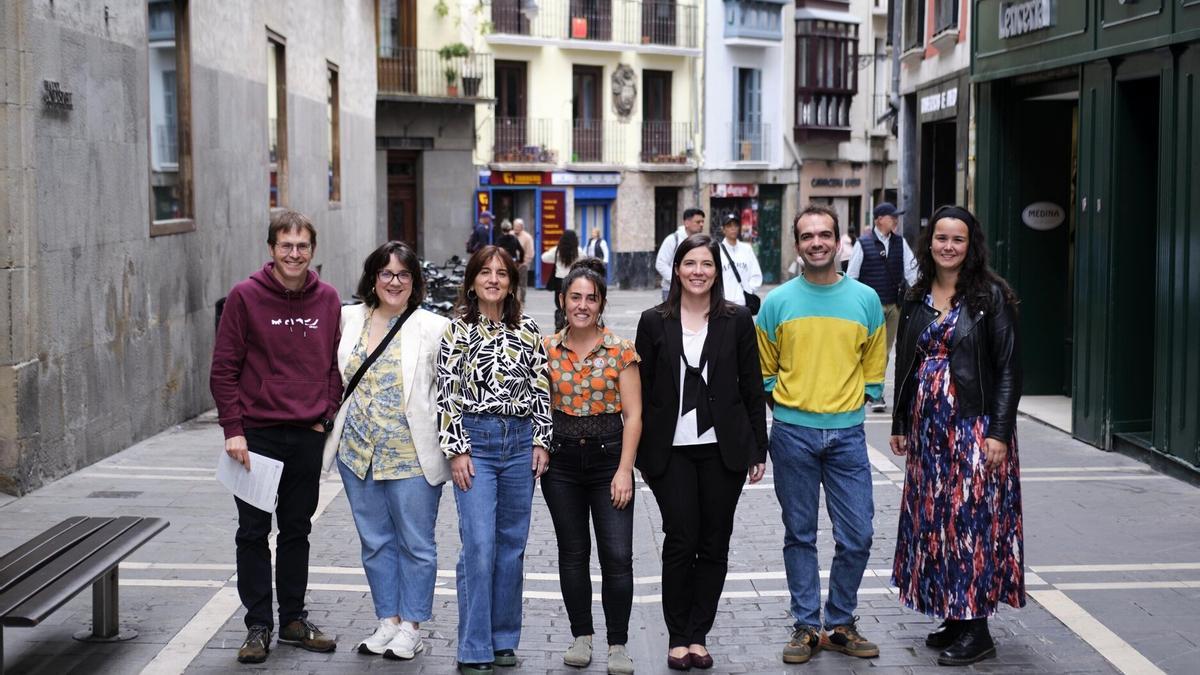 Participantes en la presentación del proyecto Karrikan Zubiak II de apoyo a las artes escénicas de calle, retratados este jueves 9 de octubre en Pamplona.