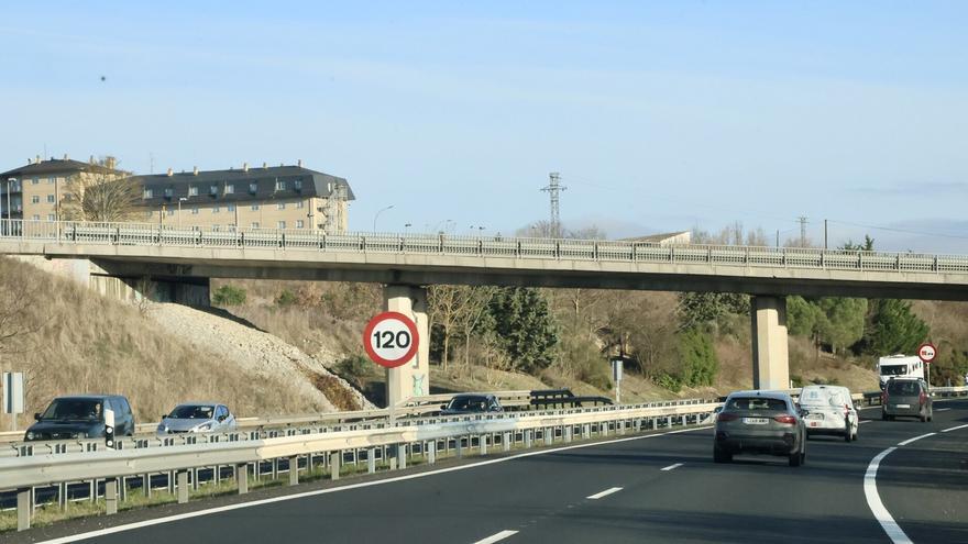 Un herido y retenciones tras colisionar cuatro vehículos en la A-8, en Abanto-Zierbena