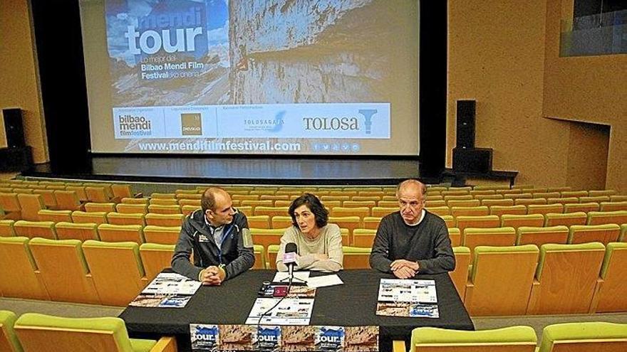 Aitor Elduaien (BMF); la alcaldesa de Tolosa Olatz Peon y Alberto González (Tolosagasa), en el Leidor.