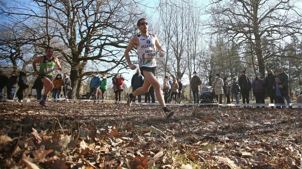 Atletas durante el 36 Campeonato Navarro de Cross Largo.