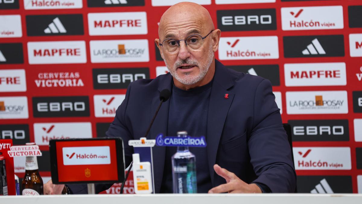 El seleccionador Luis de la Fuente comparece ante los medios de comunicación.