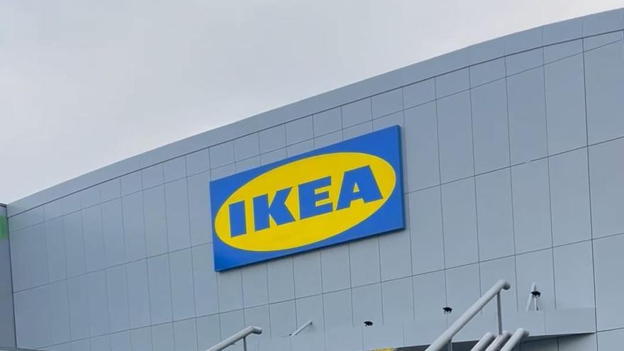 IKEA inaugura en Vitoria su tienda con expectación y largas colas