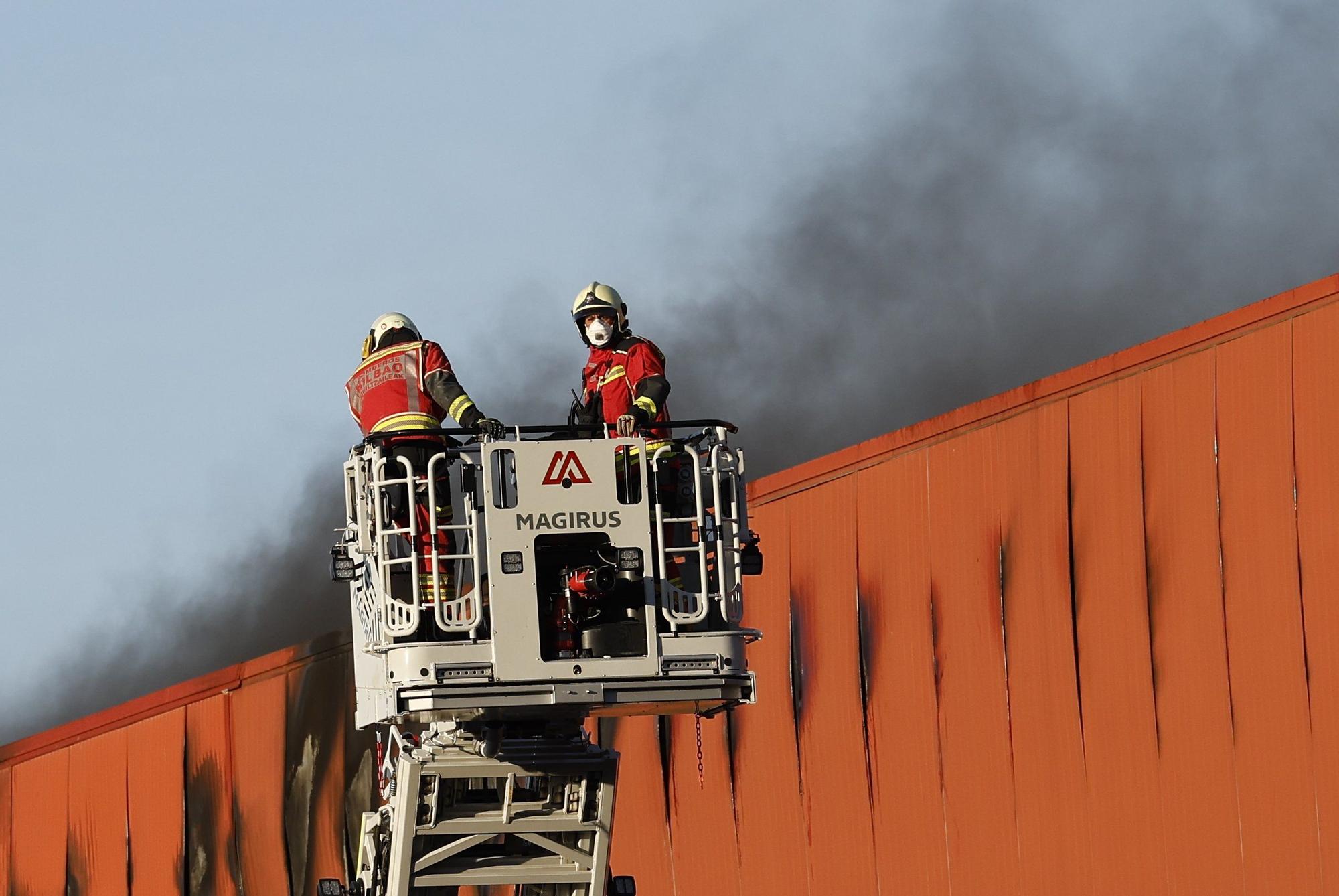 Incendio en la zona del antiguo matadero de Zorrotza