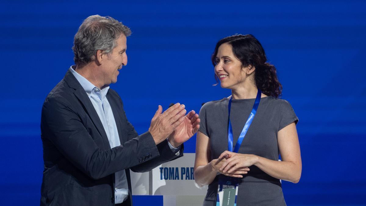 Alberto Núñez Feijóo e Isabel Díaz Ayuso comparten escenario durante el Congreso del PP del pasado mes de julio.