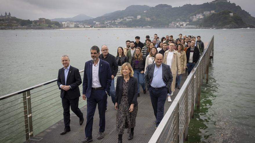 Mendoza pide a la ciudadanía que opte entre la “inconcreción de Bildu” y “la solvencia del PNV”