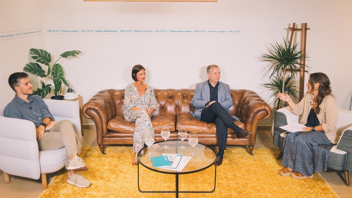 Moderado por la periodista y directora comercial Isabel de Lope, el encuentro reunió a Iñigo Garaicoechea, gerente y director general de Araxes; Izaskun Aguado, agente comercial y especialista en home staging; y Ion Vianez, arquitecto.