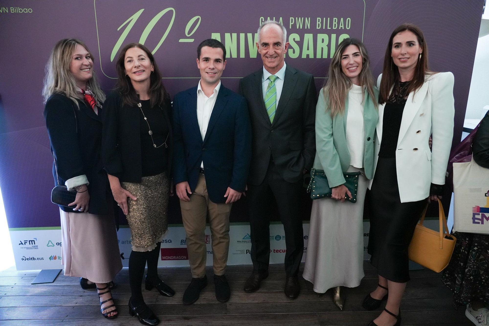 Sicoleta Cuñado, Sonia Garai, Pablo Hernández, el empresario Alex Artetxe, Cristina López y Cristina Rivera durante el cóctel