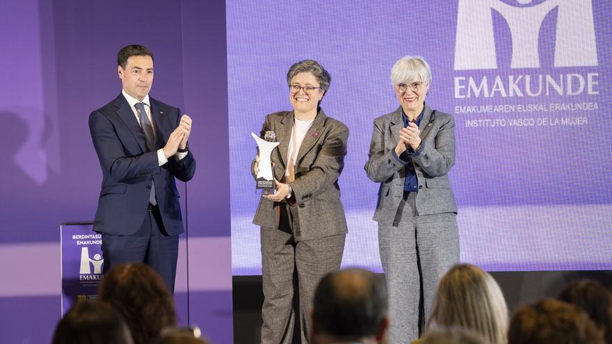 Mentxu Ramilo recibe el premio Emakunde como "un ejemplo de impulso de la igualdad"