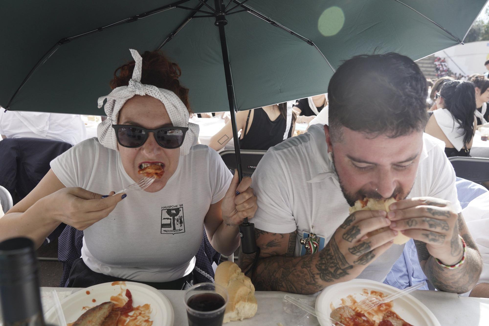 Más de 3.600 personas en la comida de cuadrillas de Basauri: “Es es indescriptible, se nos está yendo de las manos”