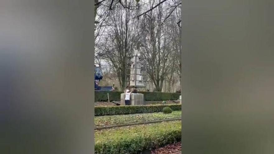Vídeo de la colocación de las primeras estatuas de los reyes en el parque de la Taconera
