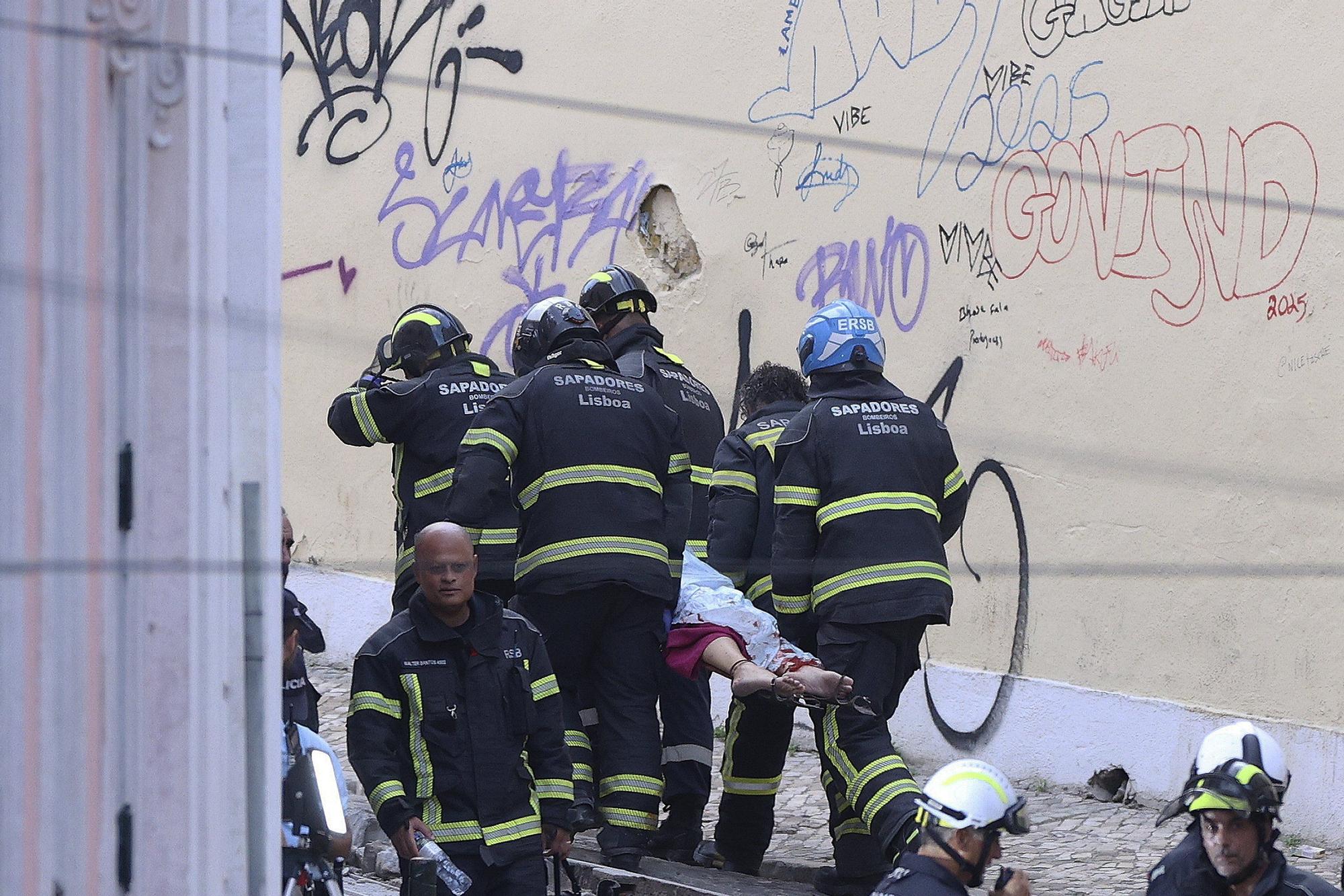 15 muertos en el descarrilamiento del Elevador de Gloria en Lisboa
