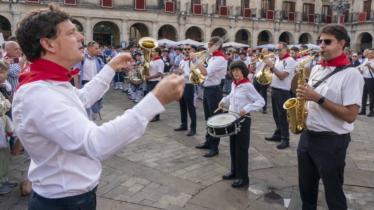 Dianas en la Plaza Nueva