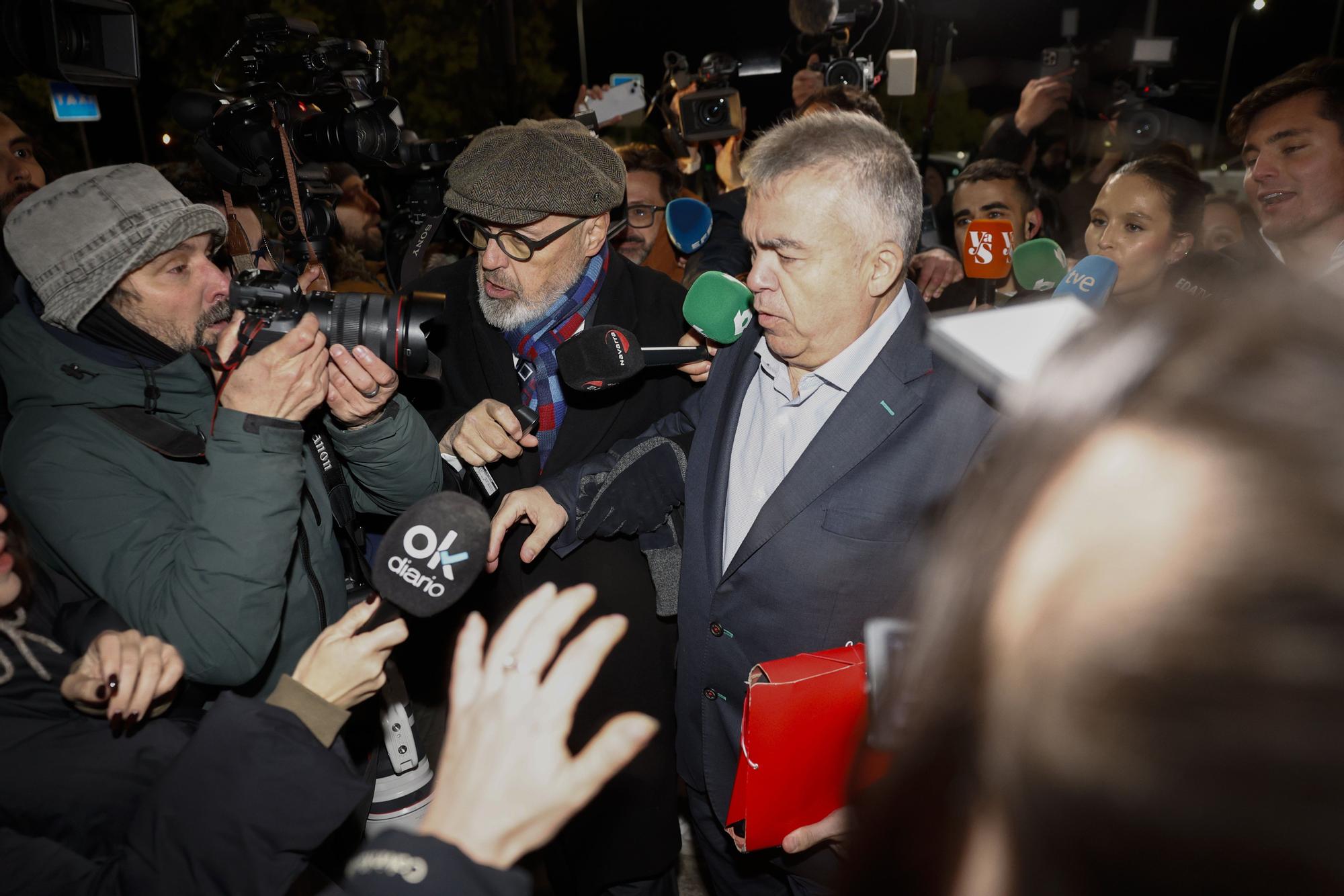 Fotos de la salida de Santos Cerdán de la cárcel de Soto del Real