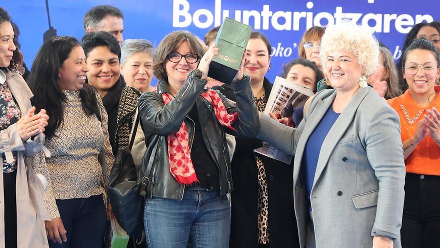 La red comunitaria de acompañamiento Txiki Txoko de Arrats recibe el Premio de Voluntariado de Gipuzkoa 2025