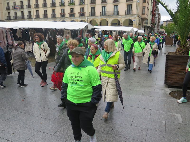 La marcha contra el cáncer de Urretxu y Zumarraga, en imágenes