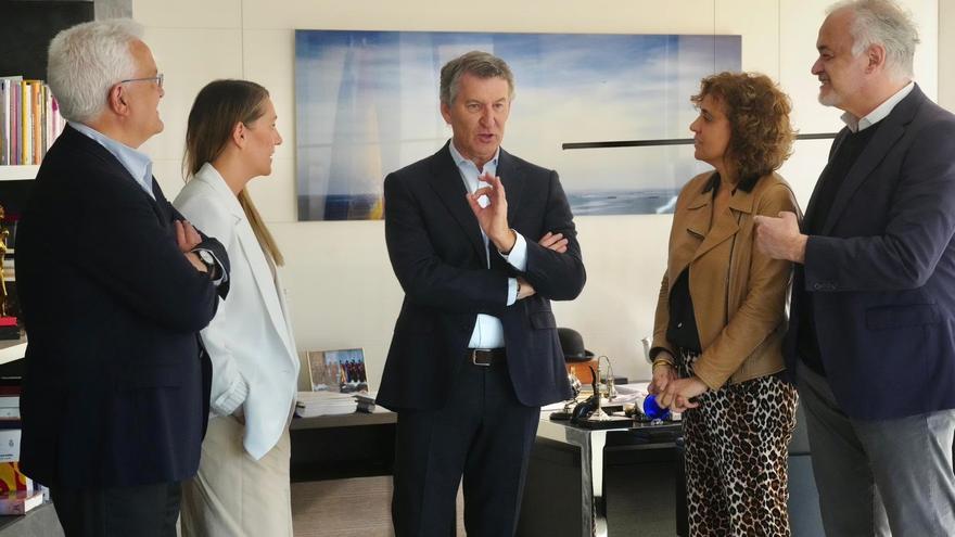 Feijóo carga contra Sánchez y ve inaceptable que siga al frente del Gobierno "con su mujer procesada"