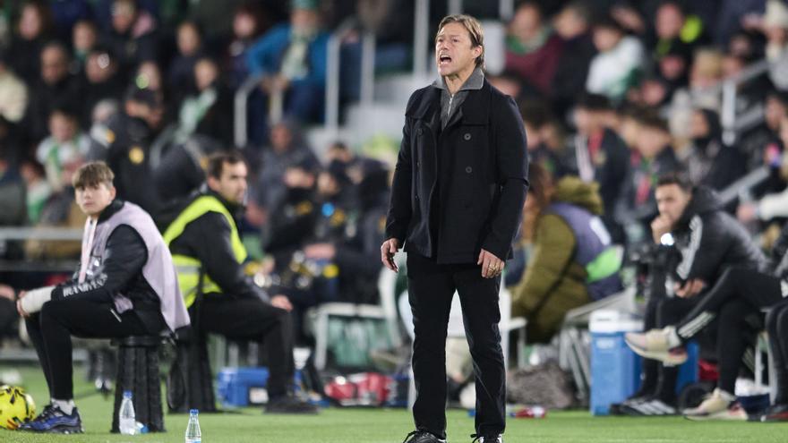 La afición del Sevilla se moviliza antes de recibir al Athletic: "Están matando al club"