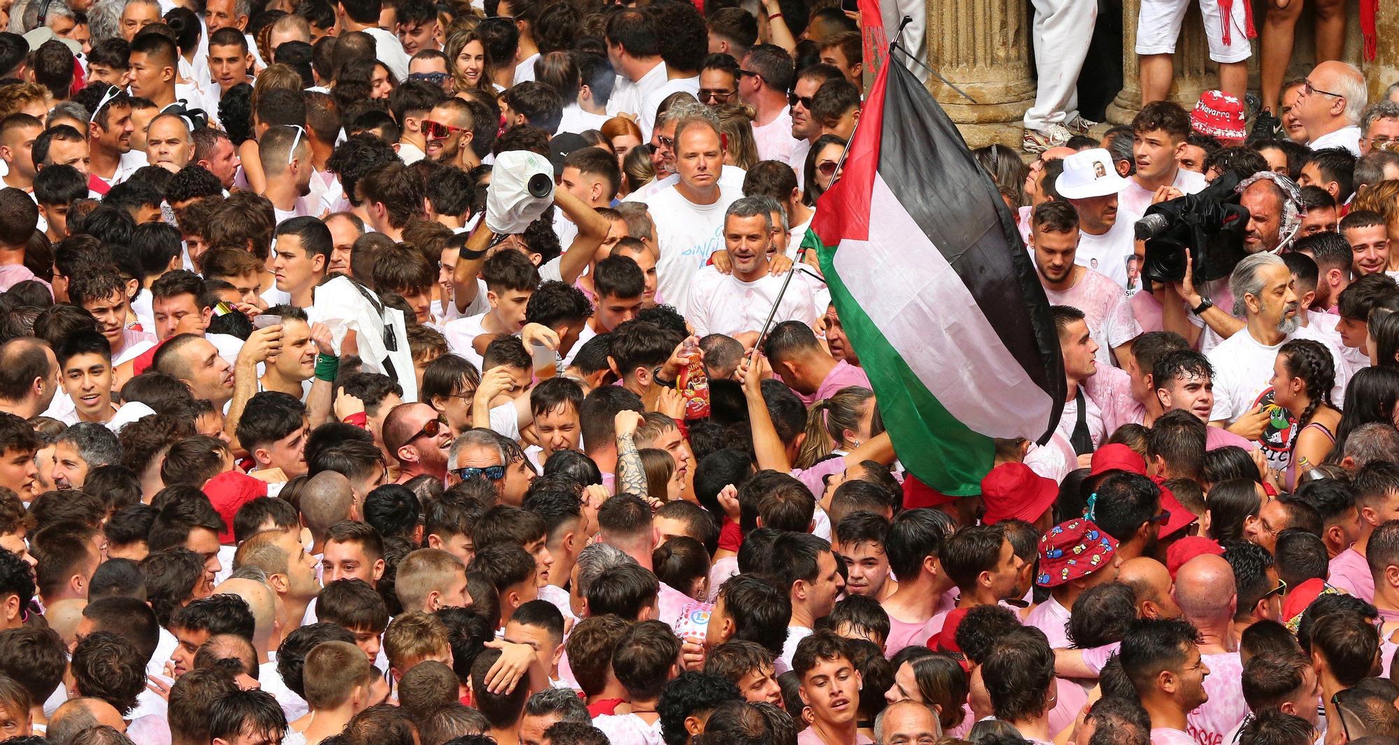 Fotos del  Chupinazo de San Fermín 2025 en Pamplona: ¡La fiesta más internacional se enciende con un grito solidario por Palestina!