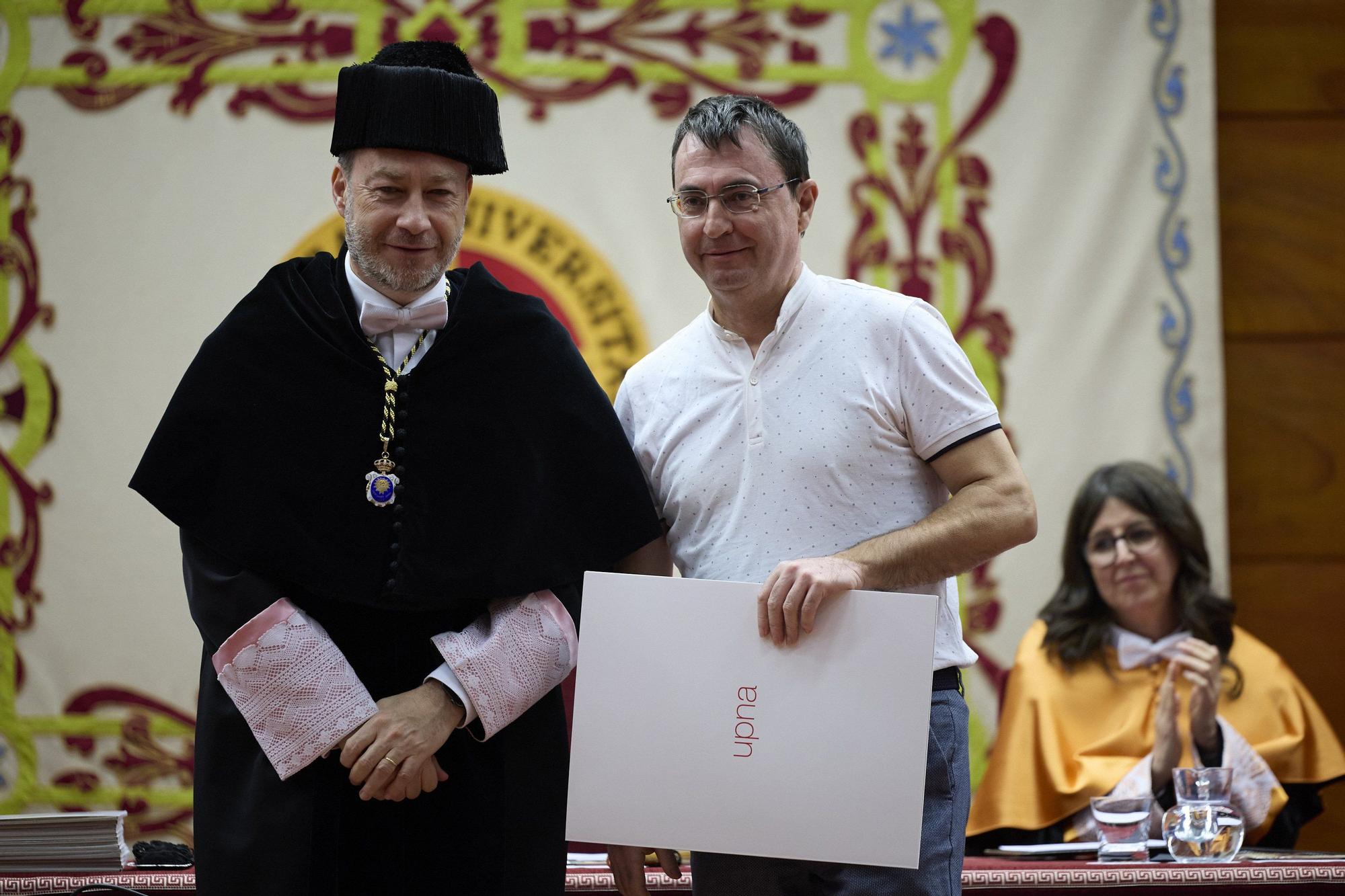 Fotos del homenaje de la UPNA a las personas que llevan 25 años trabajando en la Universidad