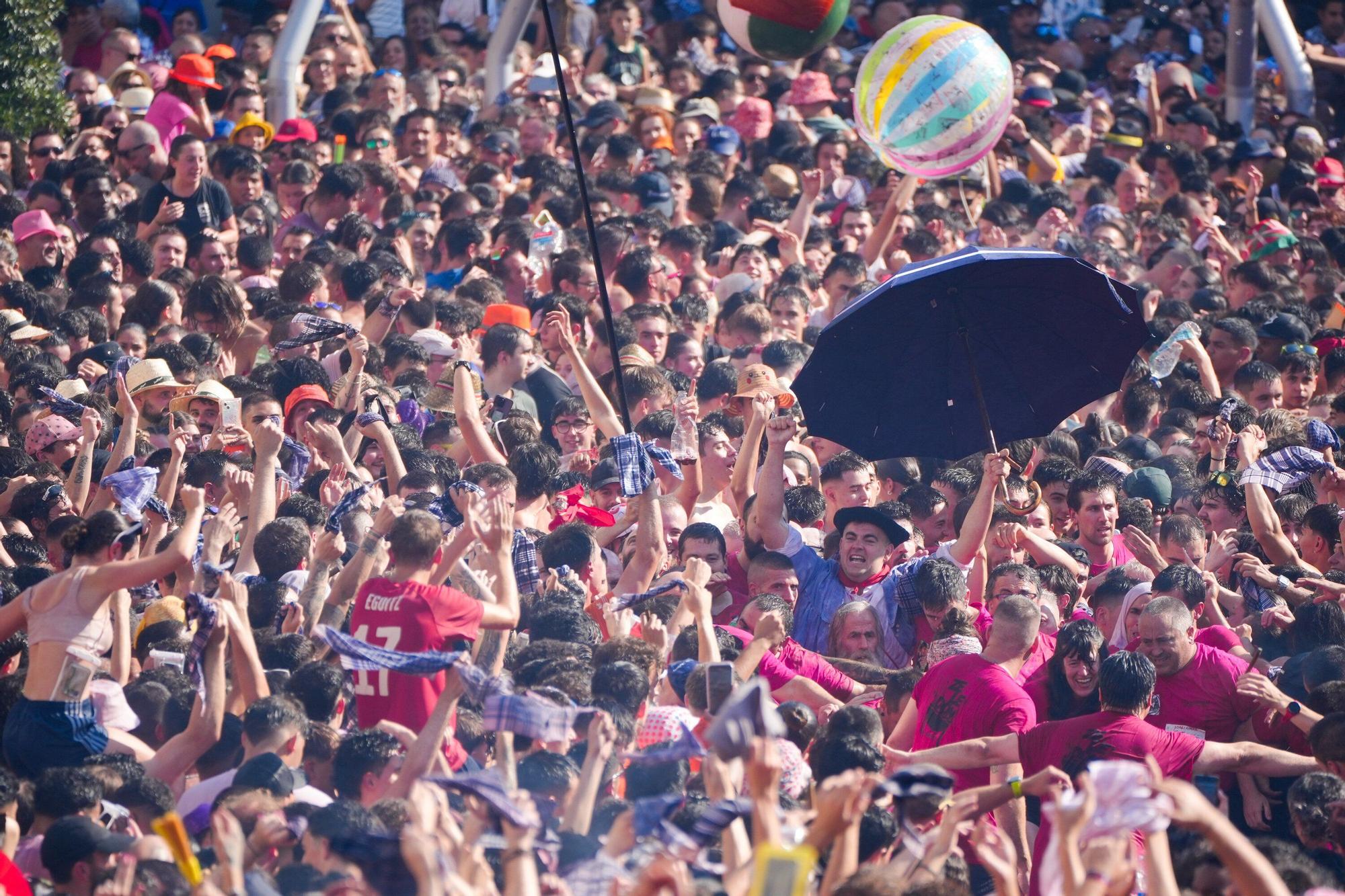 En imágenes: Así ha sido la bajada de Celedón en 2025