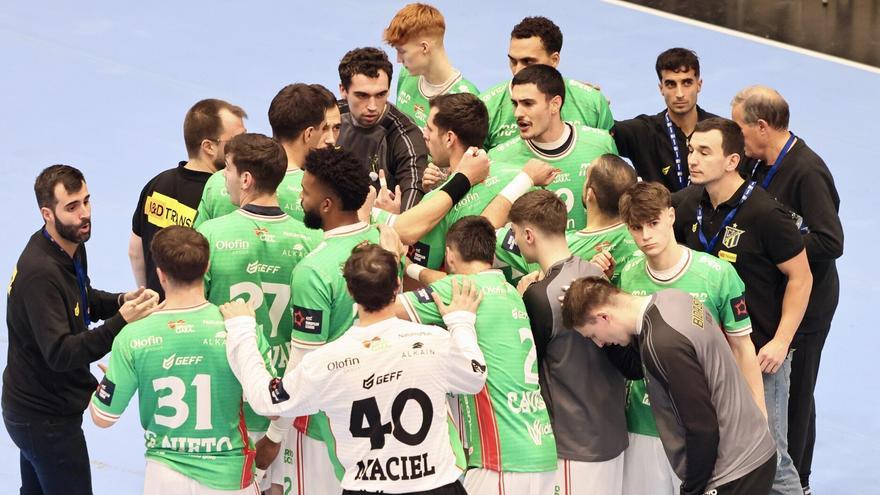 Gran victoria de un Bidasoa vestido de llamativo verde ante el Atlético Valladolid