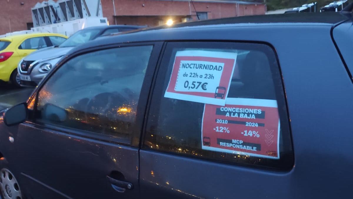 Uno de los vehículos participantes de la caravana de coches