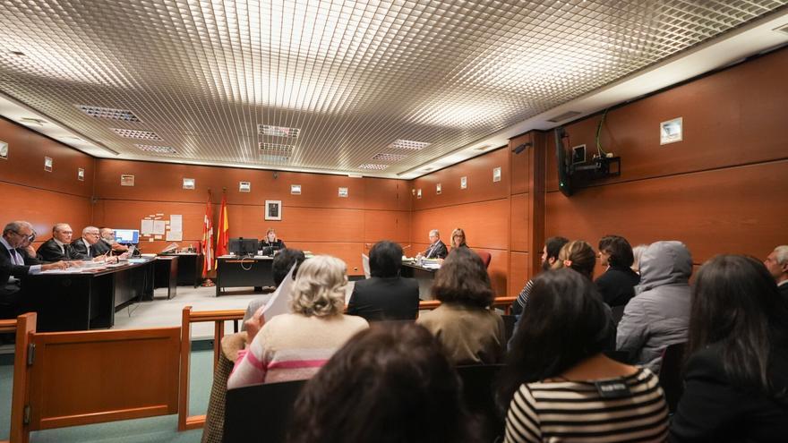 “Te enseñan carteles, te señalan, te miran, rezan en alto”: antiabortistas a juicio por coacciones en Gasteiz
