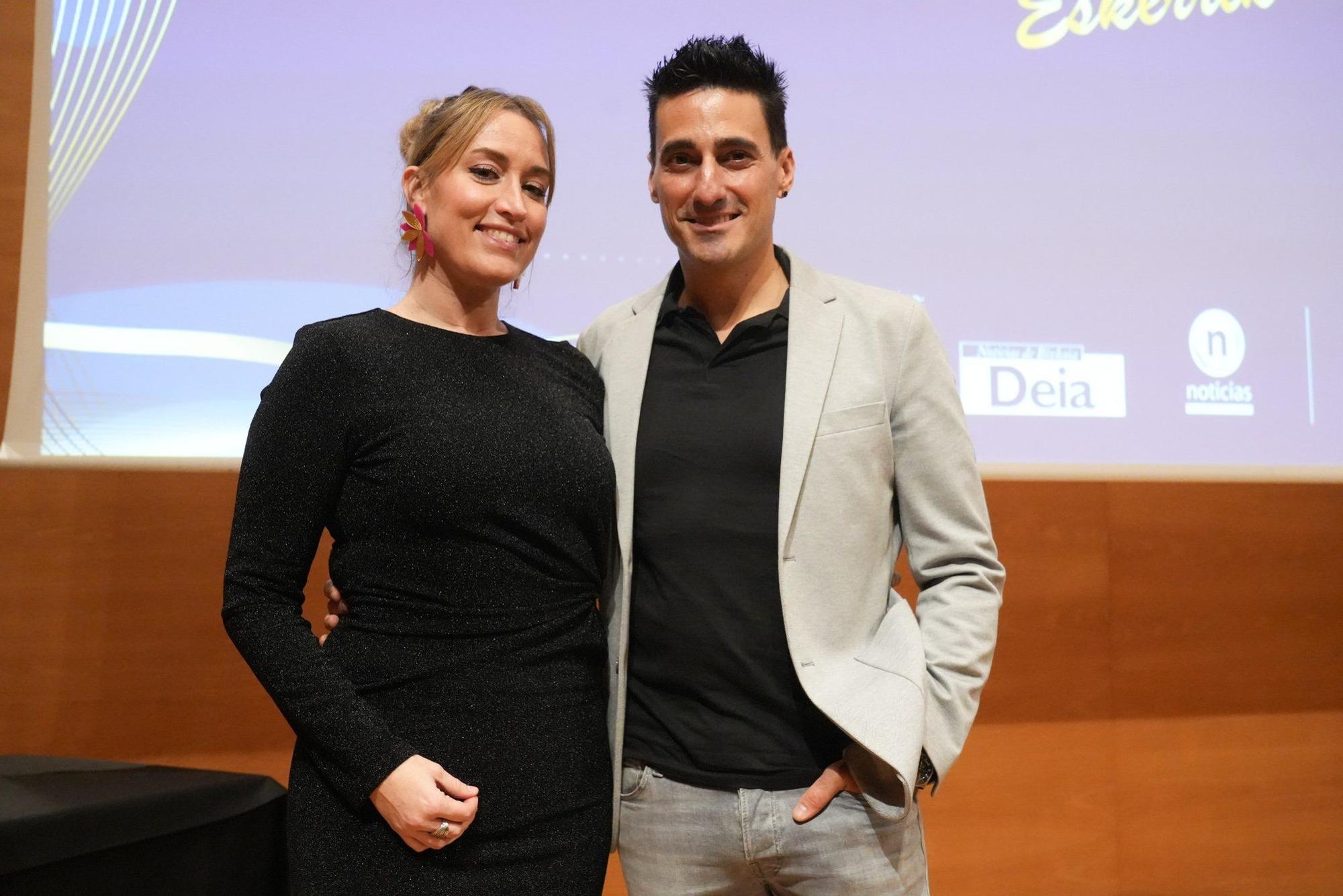 Oizeder Mayo Oihan Vega fueron los presentadores de Los DEIA Top Talent Sariak, en imágenes