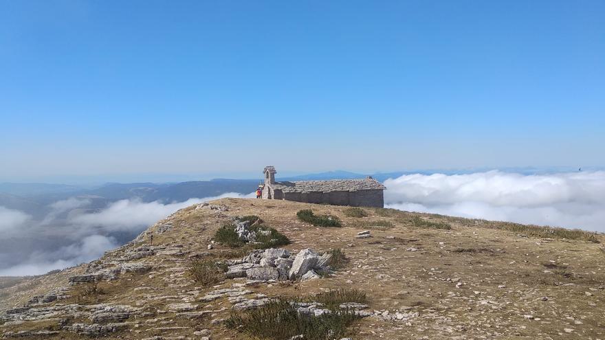 Dos décadas de  la reconstrucción de la ermita del monte Beriain  en auzolan