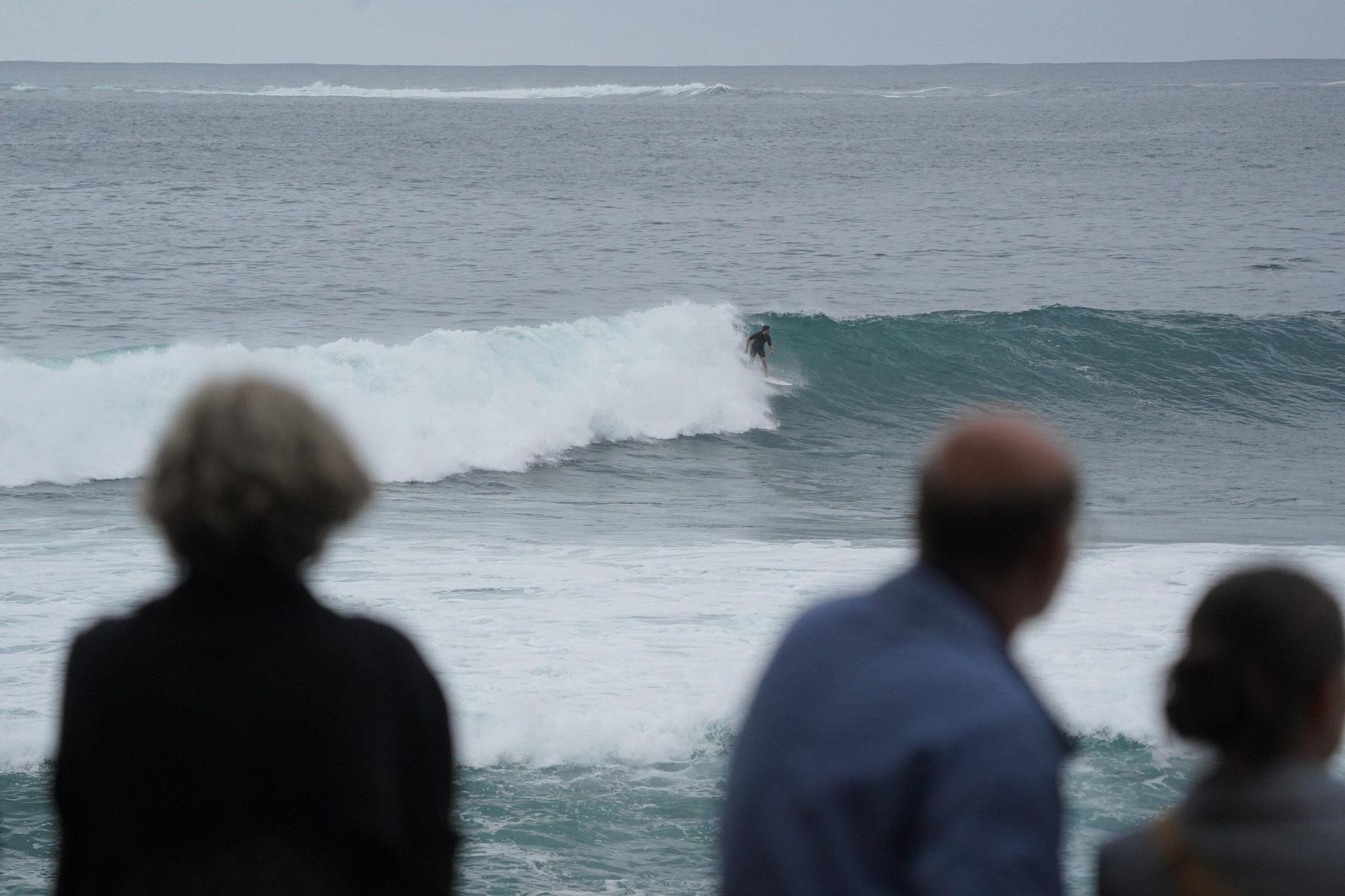 En imágenes: "La comunidad del surf está como loca, suele haber pocos días al año con olas como estas"
