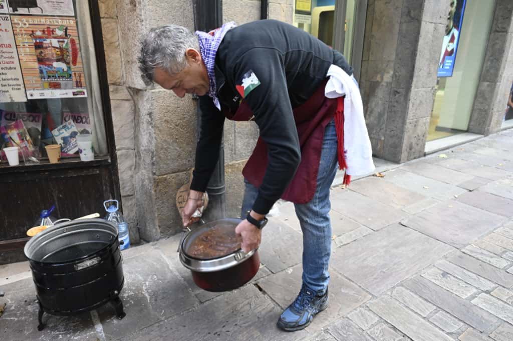 Las putxeras humean en Balmaseda en homenaje al tren de La Robla