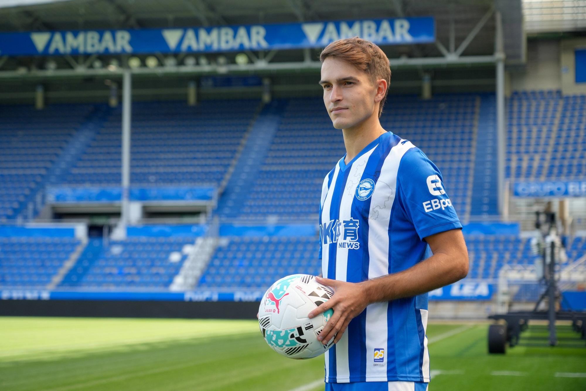 En imágenes: Presentación de Denis Suárez como jugador del Alavés