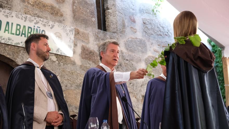Feijóo manda a tomar albariño a quienes critican su chiste de las vacaciones sobrevaloradas