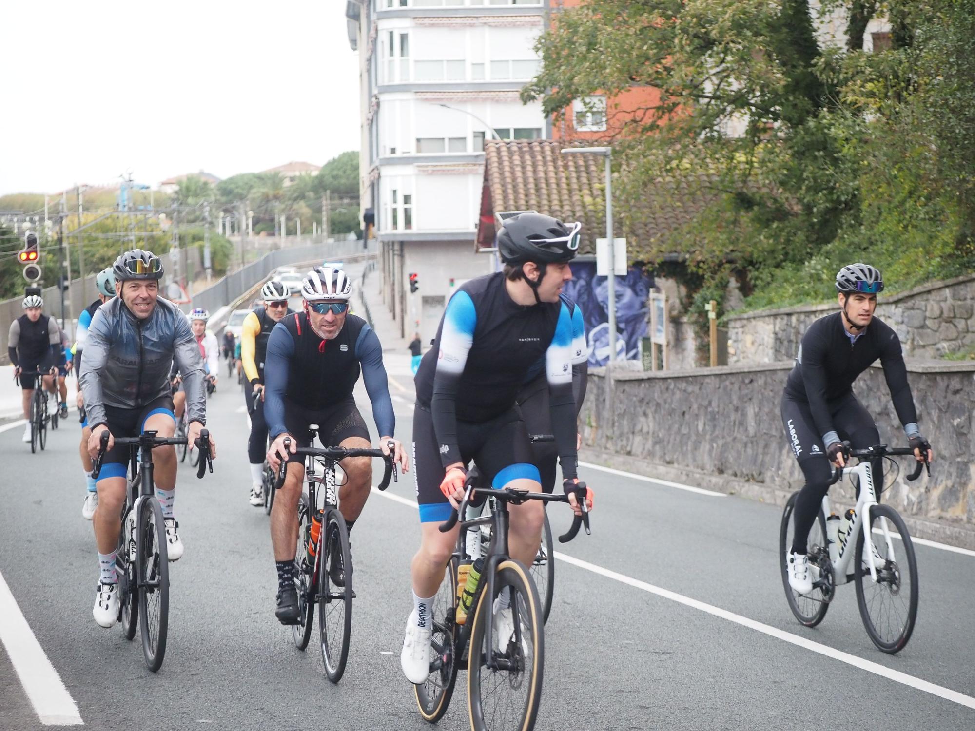 Fiesta ciclista en Deba