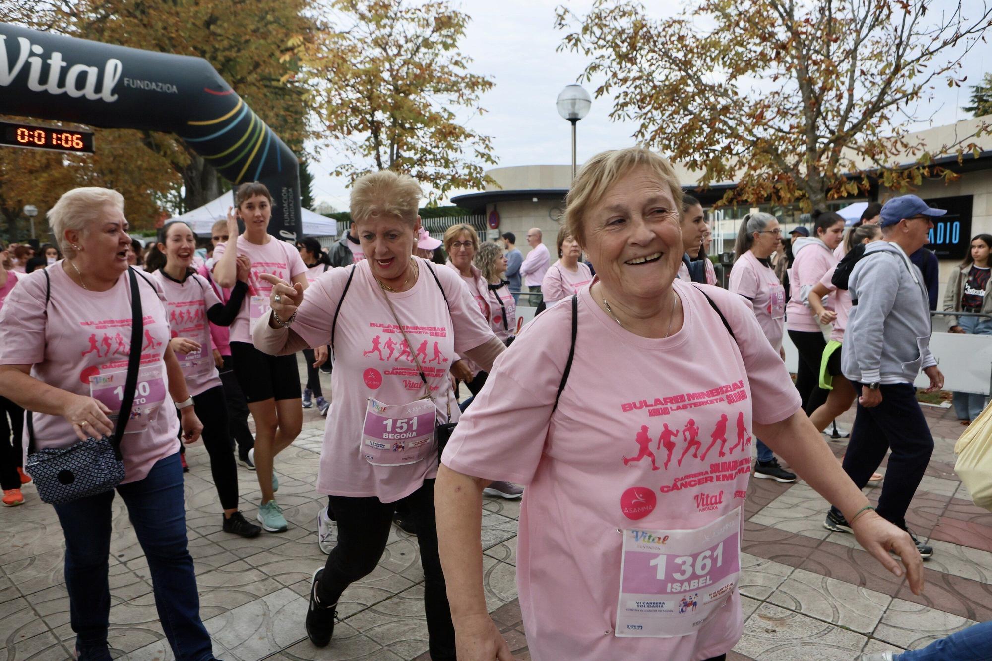 En imágenes: Vitoria se vuelca con la VI Carrera Solidaria contra el Cáncer de Mama