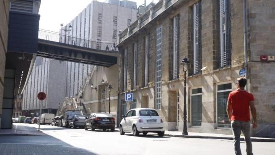 El albergue municipal para personas sin hogar de Mazarredo se trasladará a la antigua sede de Bilbao Kirolak en Uribitarte.