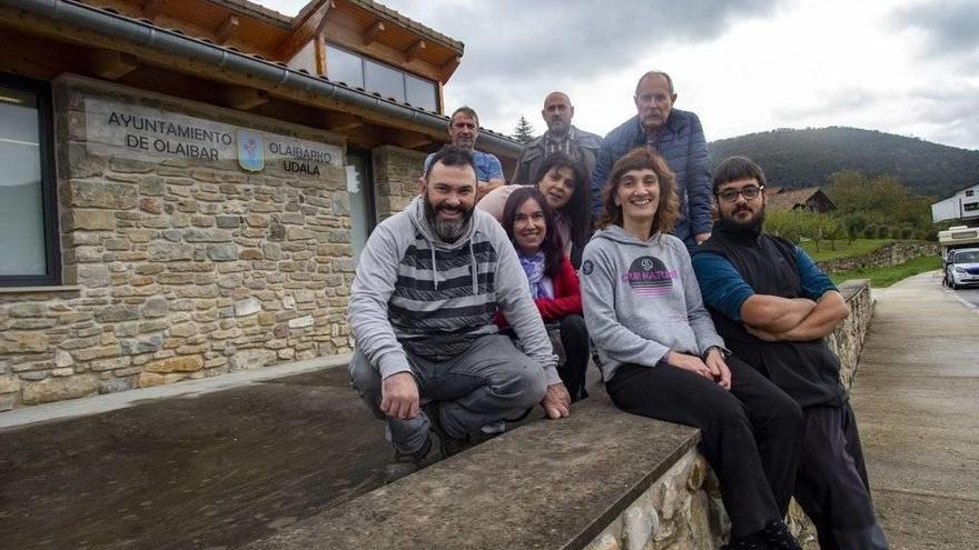 De izquierda a derecha: Javier Aguirrezábal, Roberto Armendáriz, Óscar Boria, Yolanda Escudero, Ainhoa Trébol, Javier Ozcoidi, María Carmen Lizoáin y Sergio Cobos.