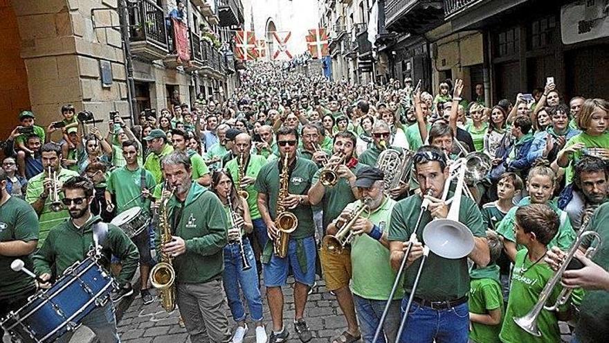 Hondarribia rinde honores a sus héroes