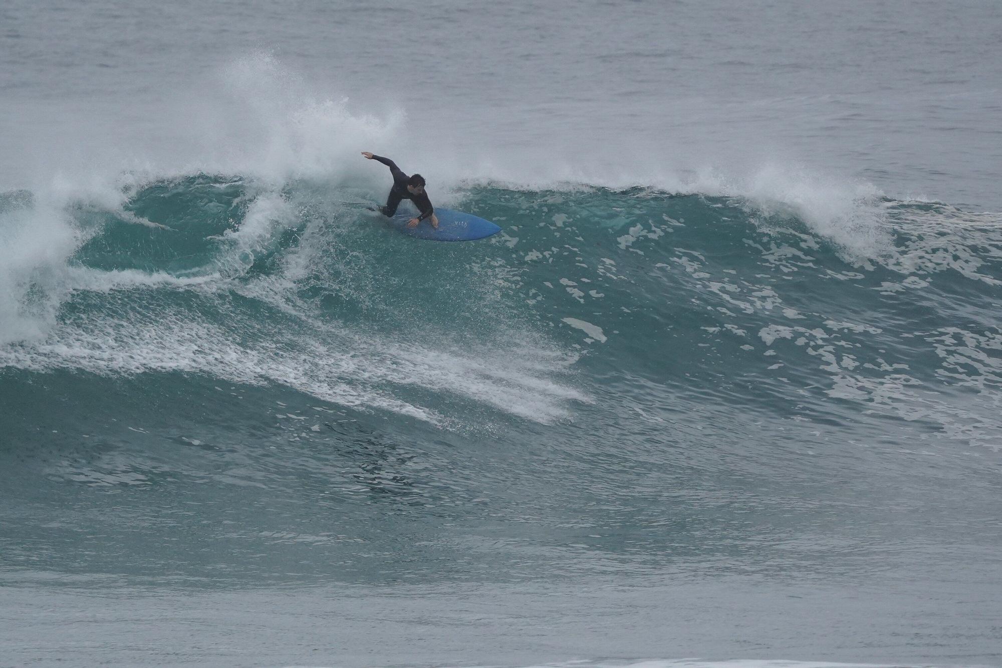 En imágenes: "La comunidad del surf está como loca, suele haber pocos días al año con olas como estas"