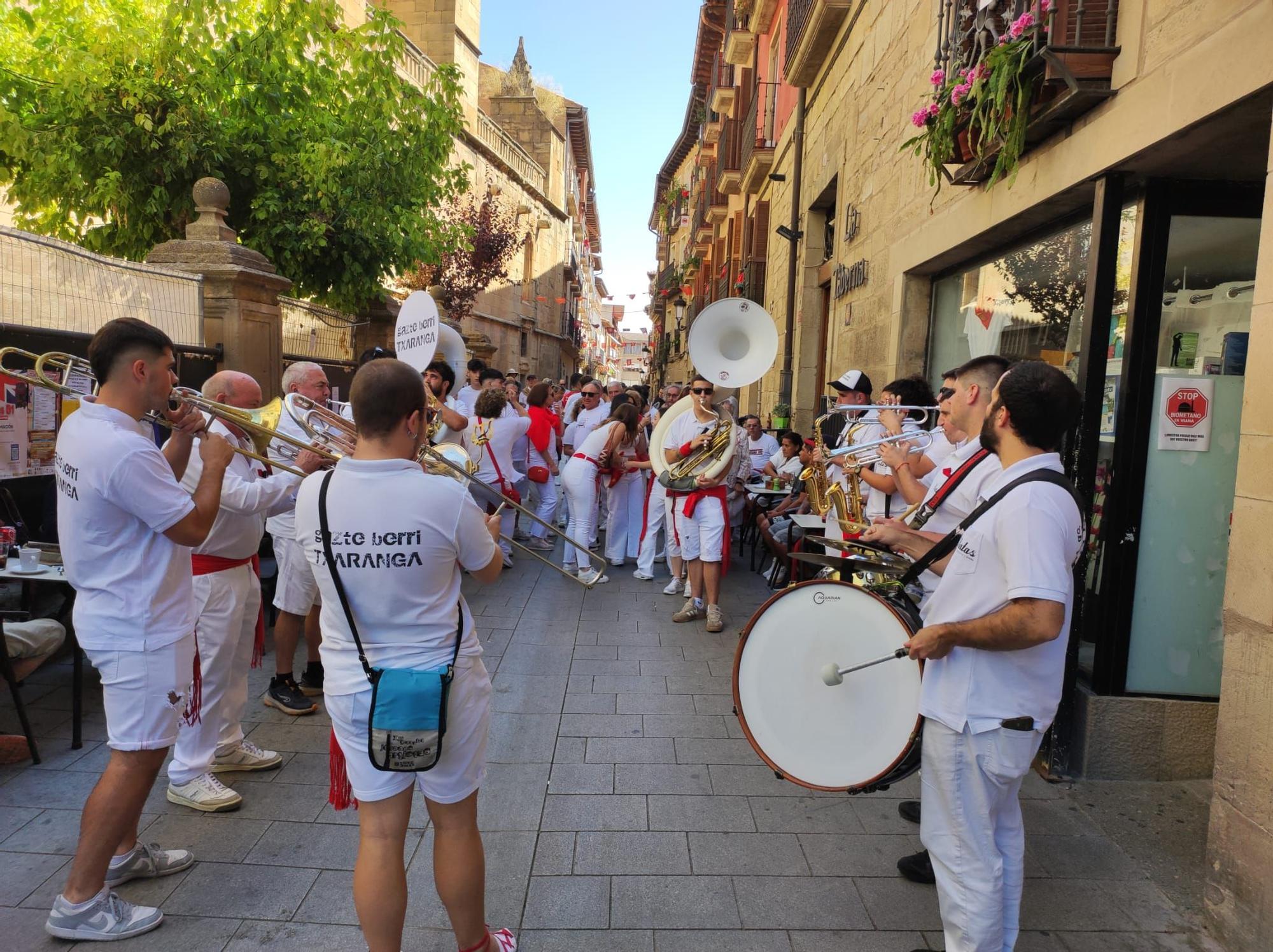 Fotos del cohete de fiestas de Viana 2025
