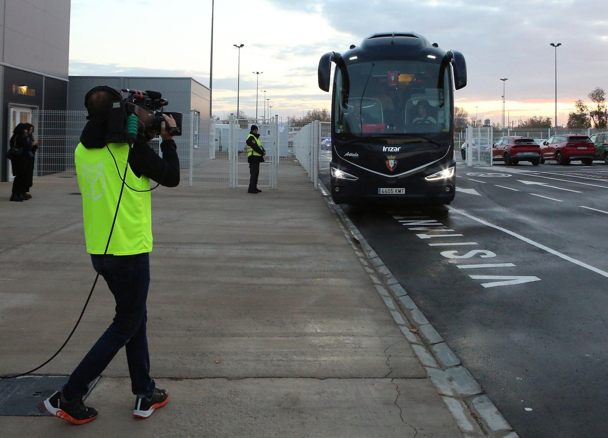 Fotos de la llegada de los jugadores de Osasuna al Ibercaja Estadio