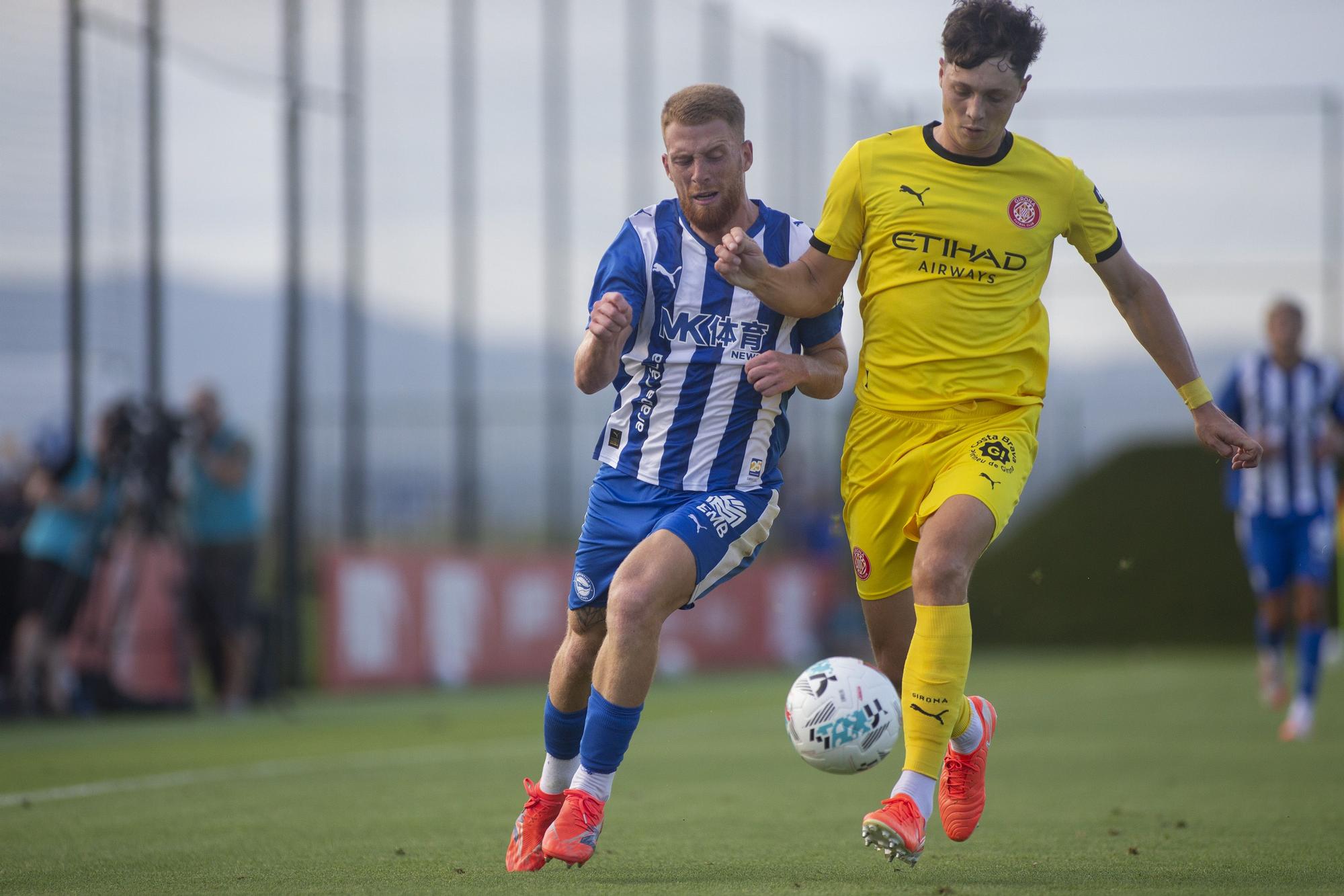 En imágenes: El Alavés, peleado con el gol ante el Girona (1-0)