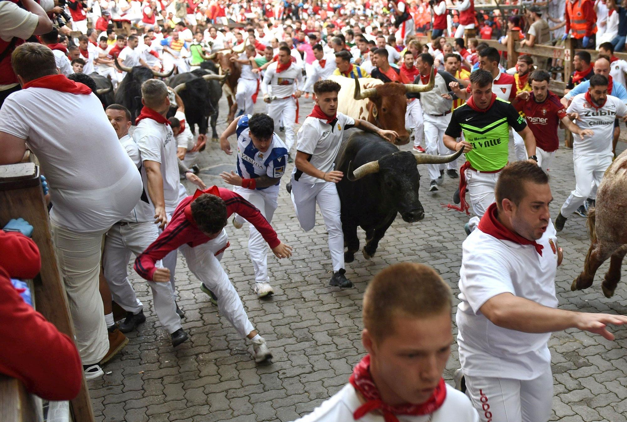 Fotos del octavo encierro de San Fermín con toros de Miura