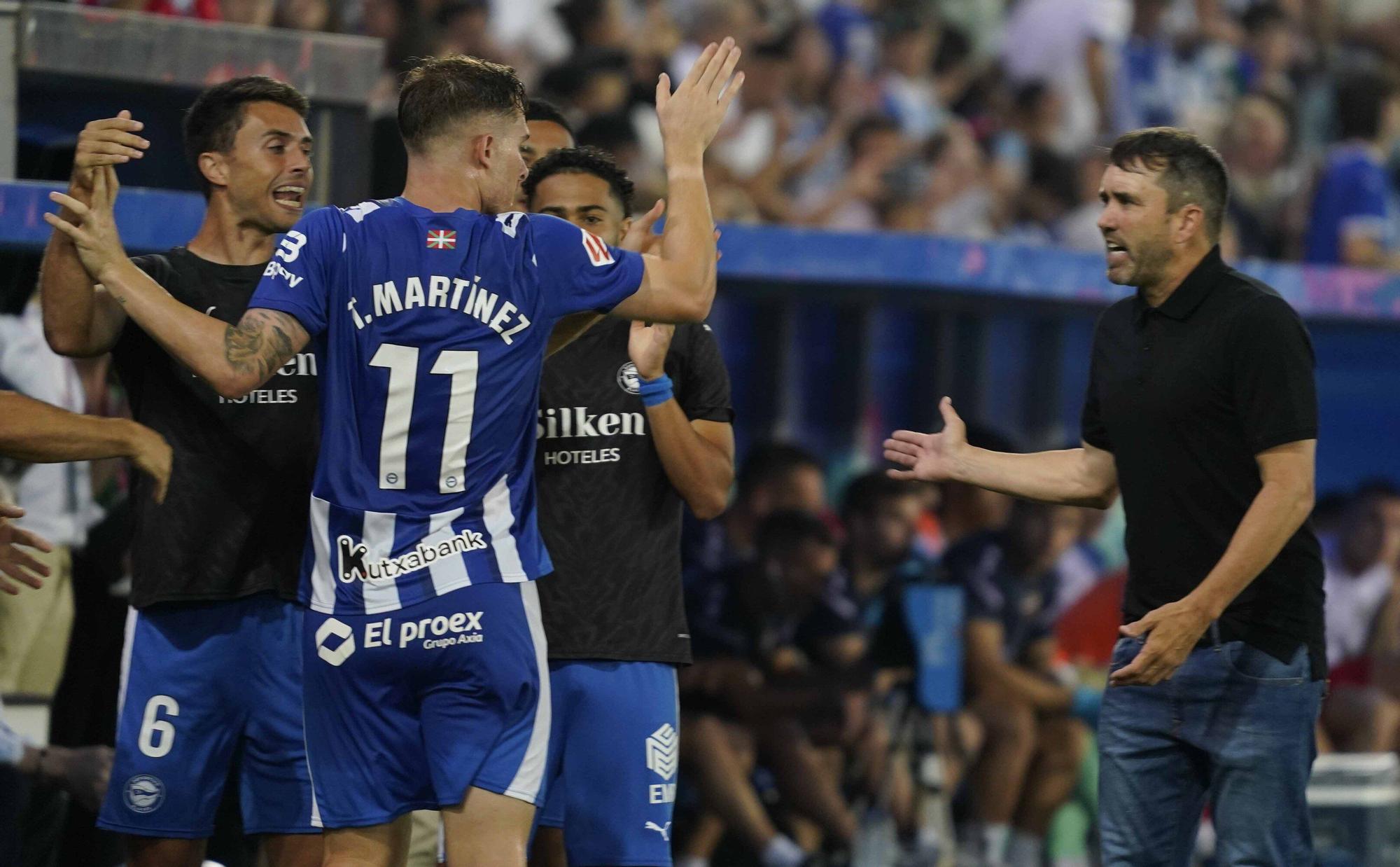 En imágenes: Así está siendo el debut liguero del Alavés contra el Levante