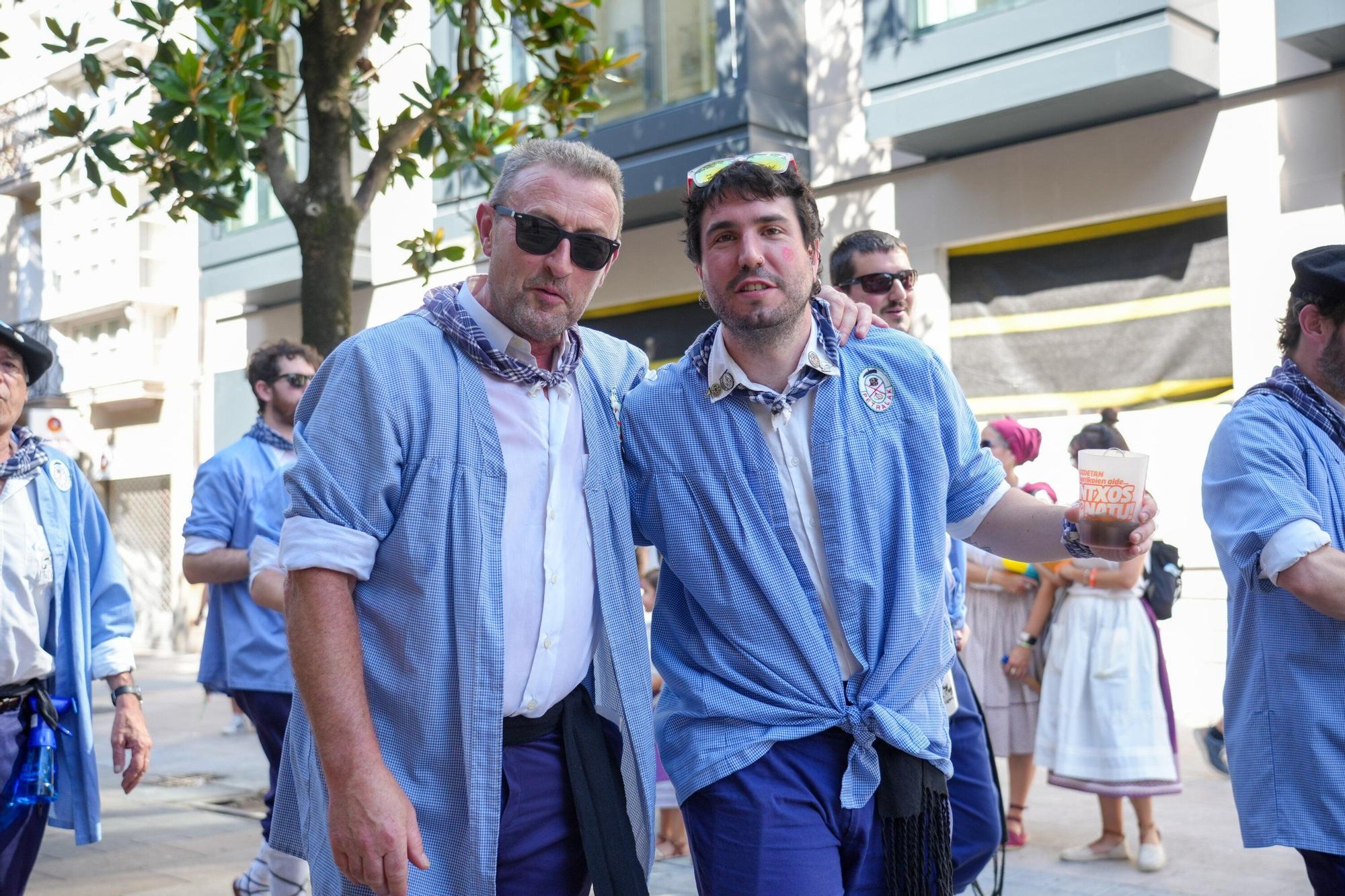 En imágenes: Celedón Txiki y Edurne lideran el paseíllo a pesar del calor