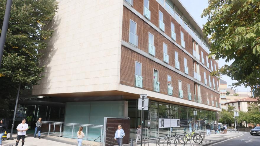 Tres menores detenidos en Vitoria por agredir a dos jóvenes por ser homosexuales