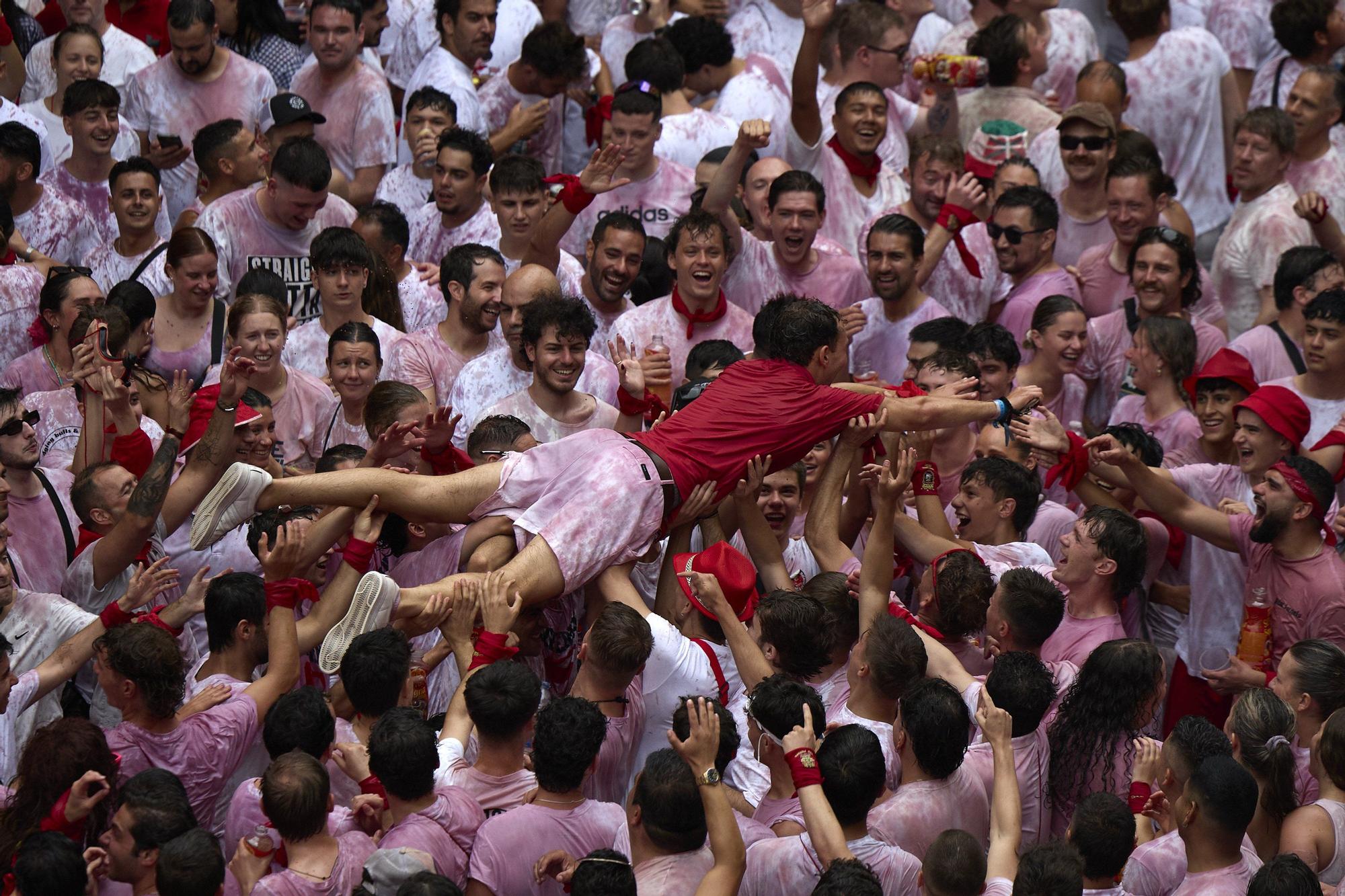 Fotos del  Chupinazo de San Fermín 2025 en Pamplona: ¡La fiesta más internacional se enciende con un grito solidario por Palestina!